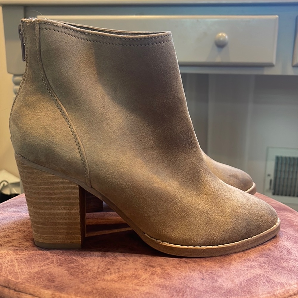 Suede tan booties